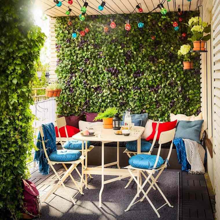 tavolo e sedia per un terrazzo moderno