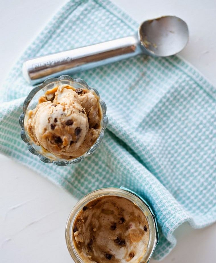 自家製アイスクリームレシピ健康的なバランスの取れたチョコレートのアイデア