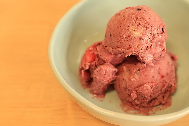 自家製アイスクリームレシピのアイデア健康的なバランスの取れたイチゴ