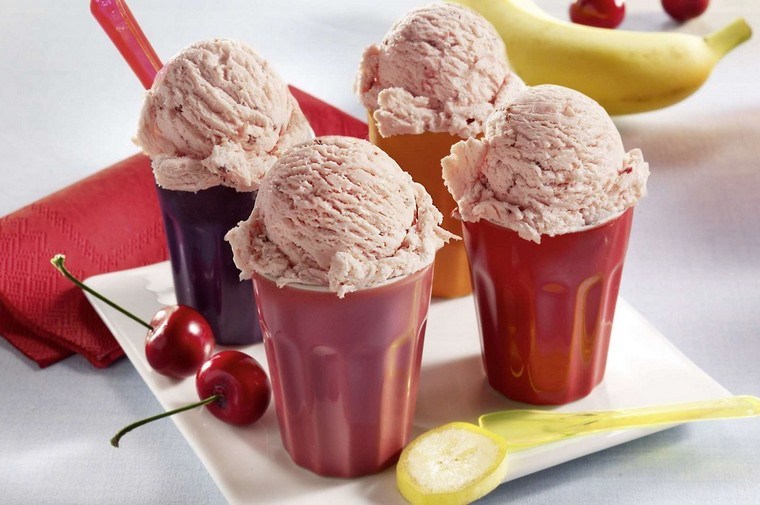 自家製アイスクリームレシピのアイデア健康的なバランスの取れた赤い果物