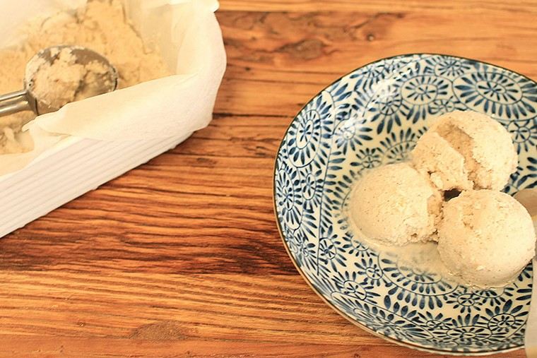 自家製アイスクリームレシピのアイデア健康的なバランスの取れたマカダミアナッツ