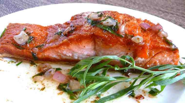 bistecca di salmone in padella scalogno