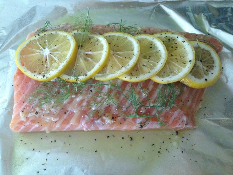 preparazione-piatto-pesce-aglio-burro