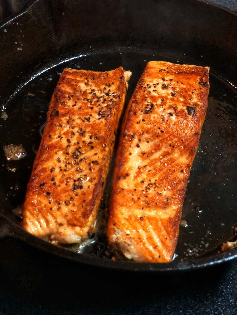 salmone scalogno olio in padella