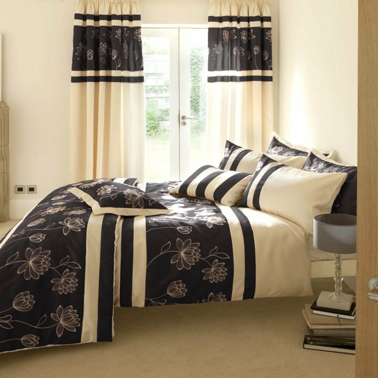 現代的な寝室のカーテン