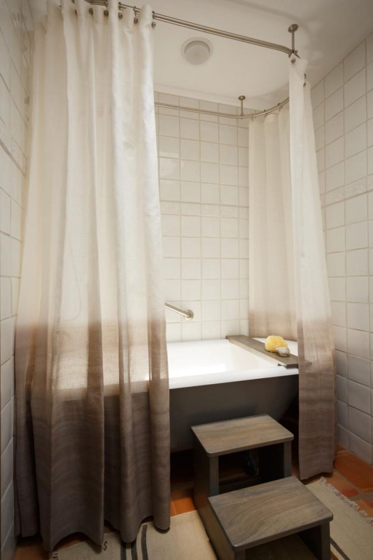 modernaus mažo vonios kambario remonto dizaino užuolaidos
