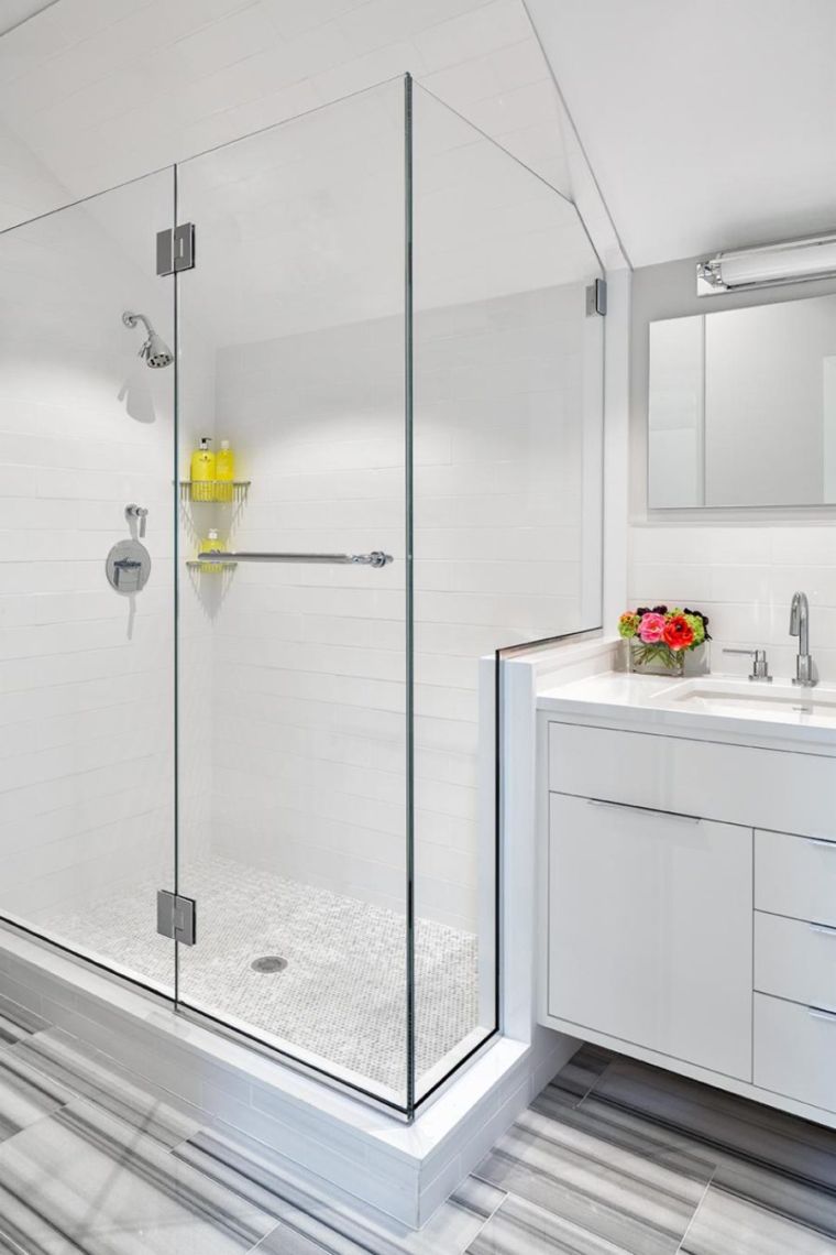 シャワー付きの小さなバスルームを改修する方法