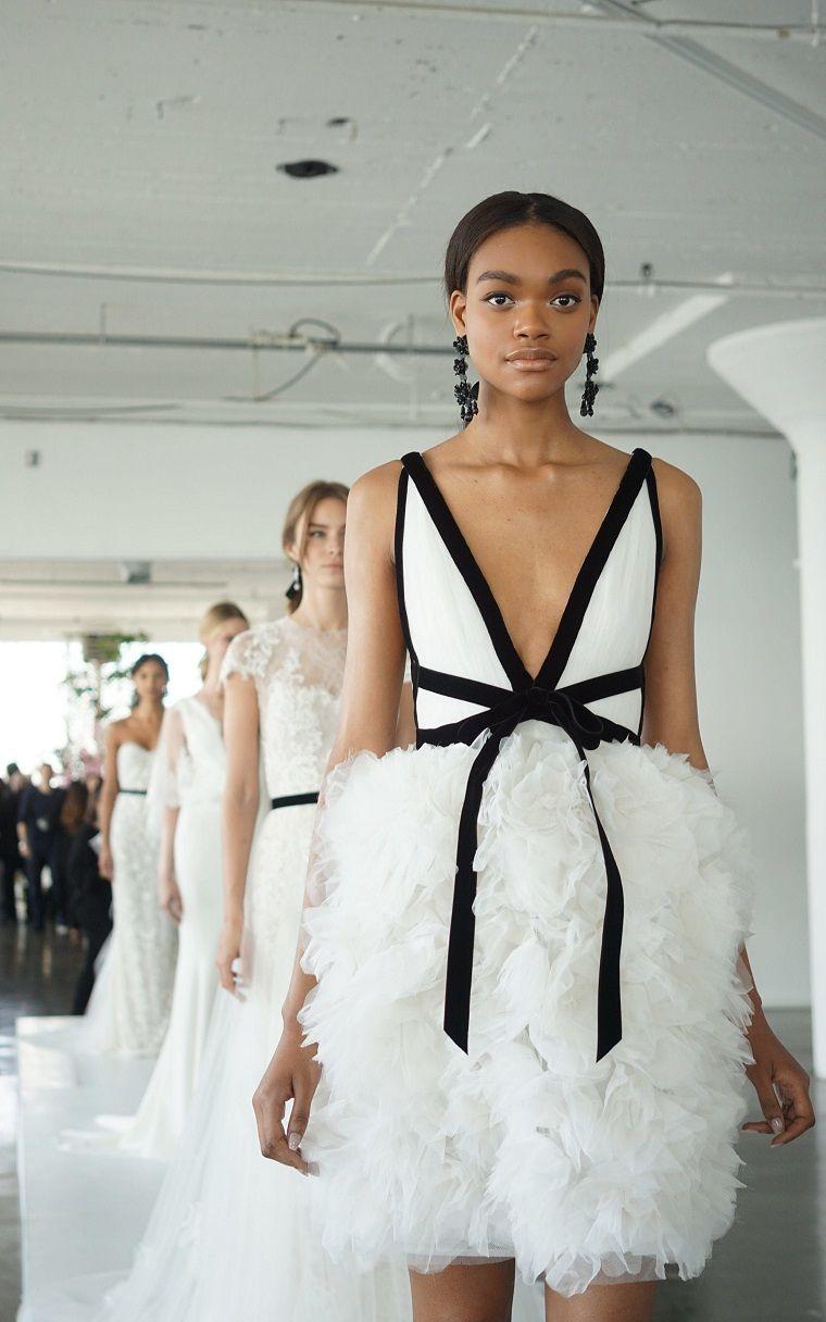 ウェディングドレス2018モデル-ロングカラー-ホワイト