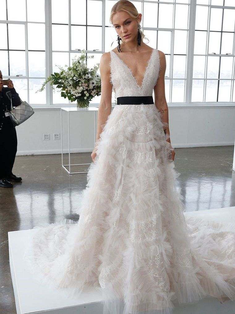 Abito da sposa 2018 scollo a v-nero-colore-bianco