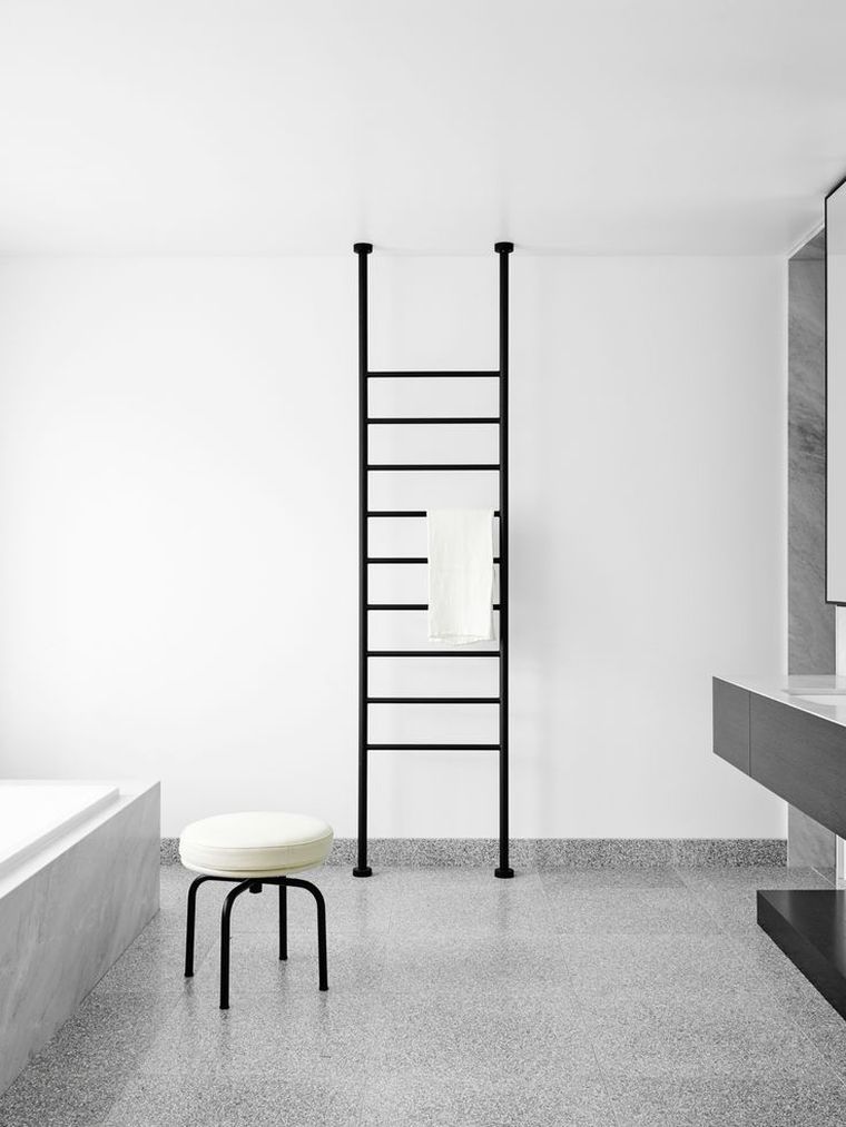 bin-room-white-and-black-scale-design