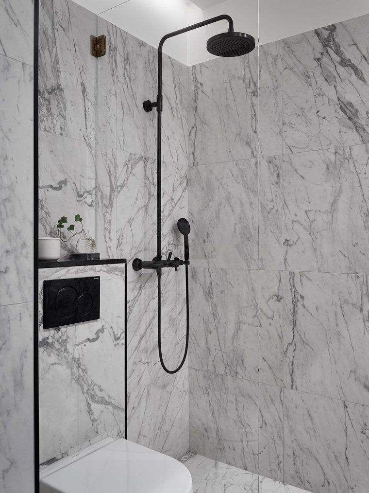 rubinetto doccia design in marmo nero deco