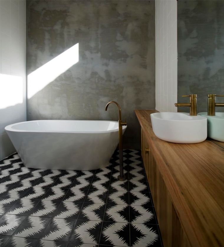sivo -bijela kupaonska toaletna jedinica drvene pločice u obliku šahovske ploče