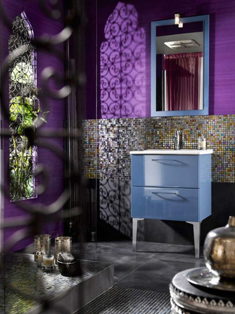 Marokietiškas vonios kambarys-violetinė spalva-egzotiškas-modernumas