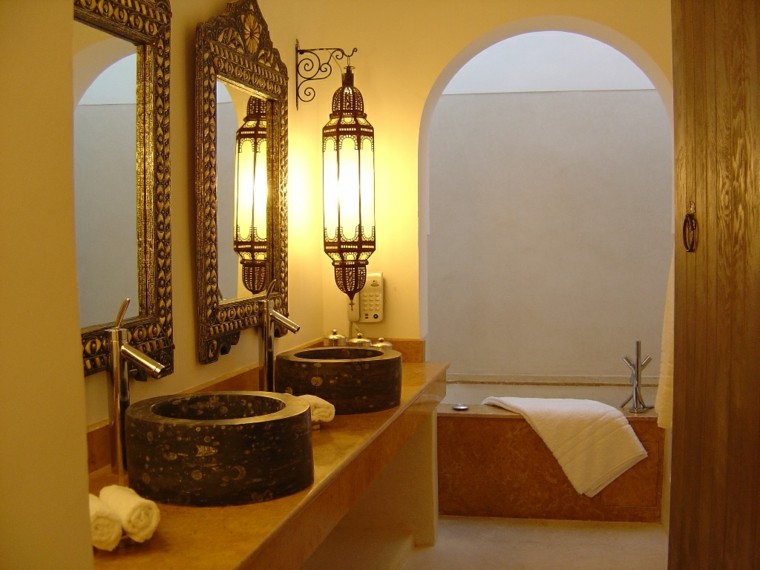 Maroko vonios geltonai ruda egzotiška veidrodinė lempa