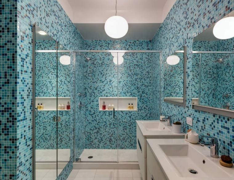 tágas kék marokkói fürdőszoba két mosdóval