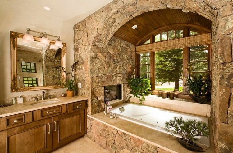 kupaonica od rustikalnog kamenog drva