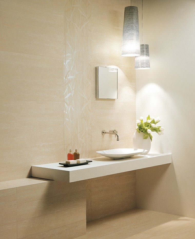 kupaonica od sedrenih pločica modernog dizajna