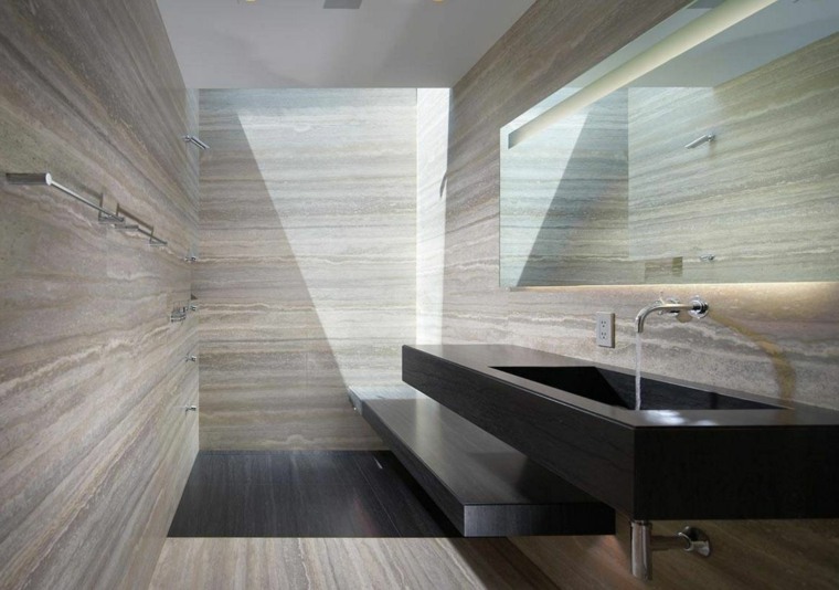 moderan dizajn interijera kupaonice od mramornog sedra