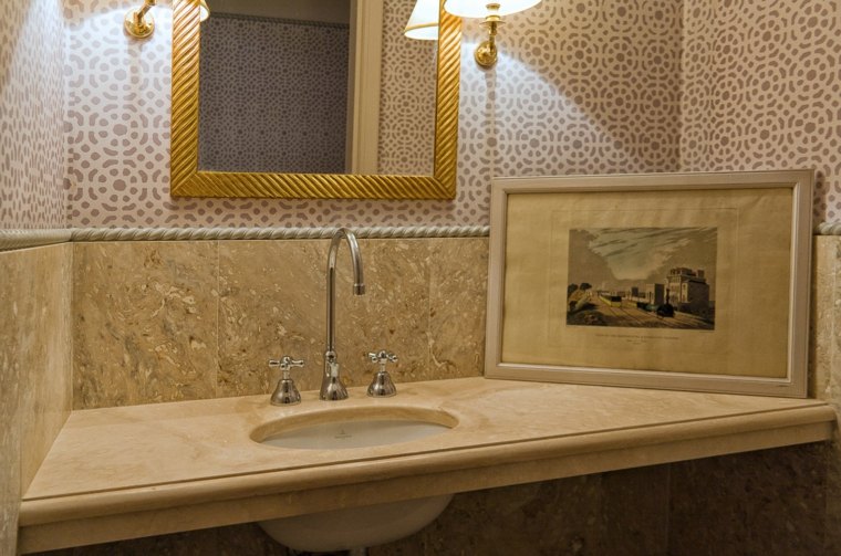 Talijanski dekor za kupaonicu travetin kamen