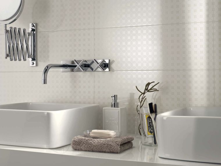 moderne bijele pločice za kupaonicu