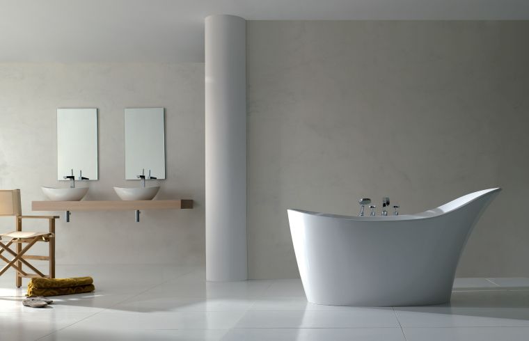 Mobile da bagno con vasca da bagno dal design moderno bianco