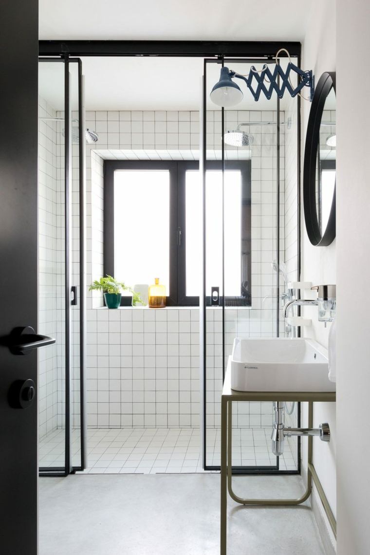 modernaus dizaino vonios veidrodinė dušo kabina