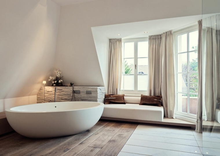 bagno moderno vasca da bagno moderna cuscini panca parquet in legno