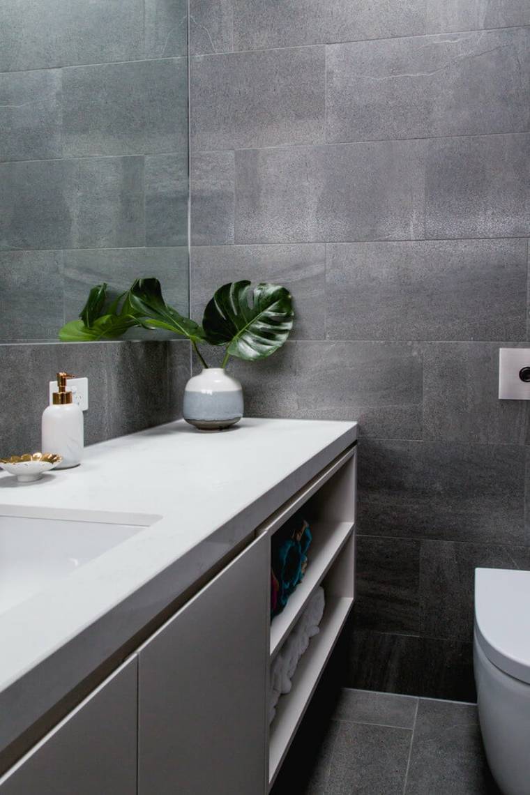 Piastrelle grigie deco bagno di design d'interni