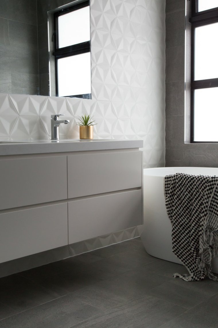 モダンなバスルームトレンディなデザインの浴槽の壁の織り目加工のキャビネット