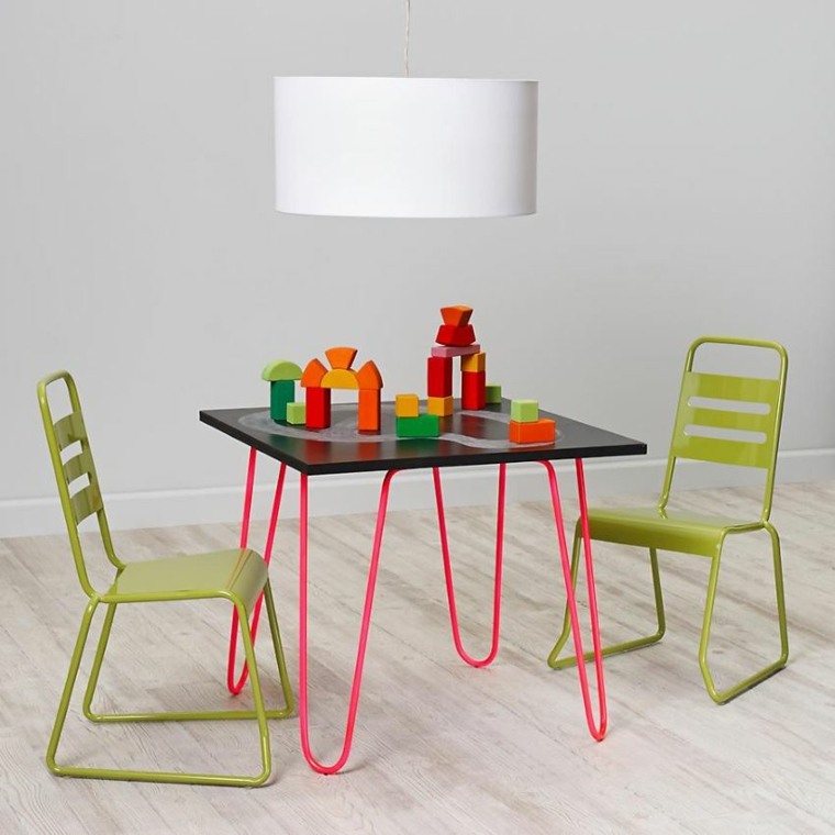 vaikų žaidimų kambario stalo kėdės idėja modernaus dizaino pakabinama šviesa