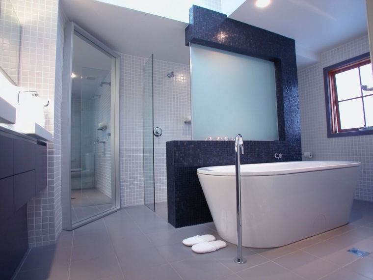 modern tervezési ötletek fürdőszobai kád csempékhez ötletek a hely elrendezéséhez