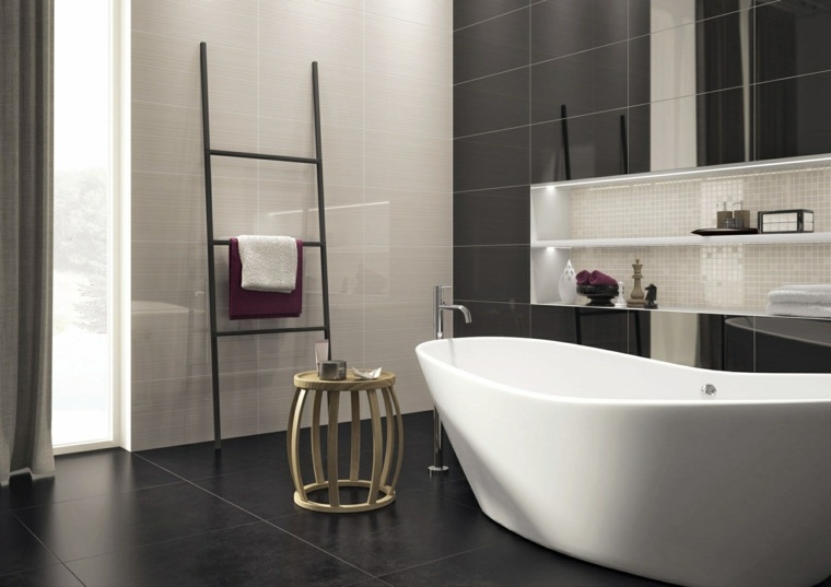 modern fürdőszoba design kád ötlet szürke csempe deco