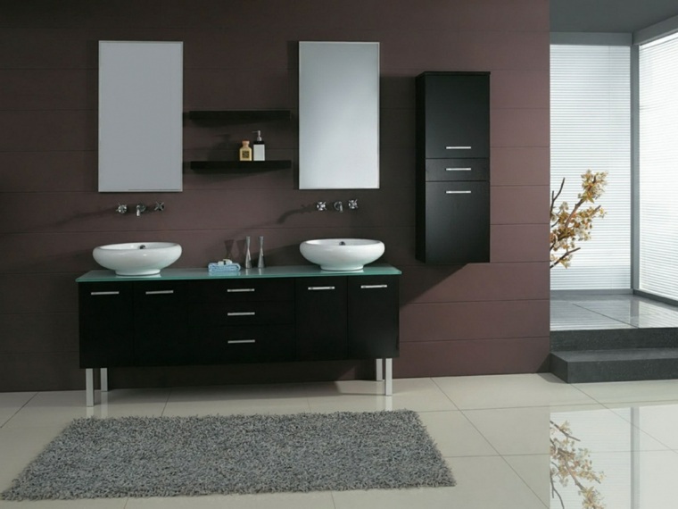 design moderno bagno specchio idea parete tappeto grigio