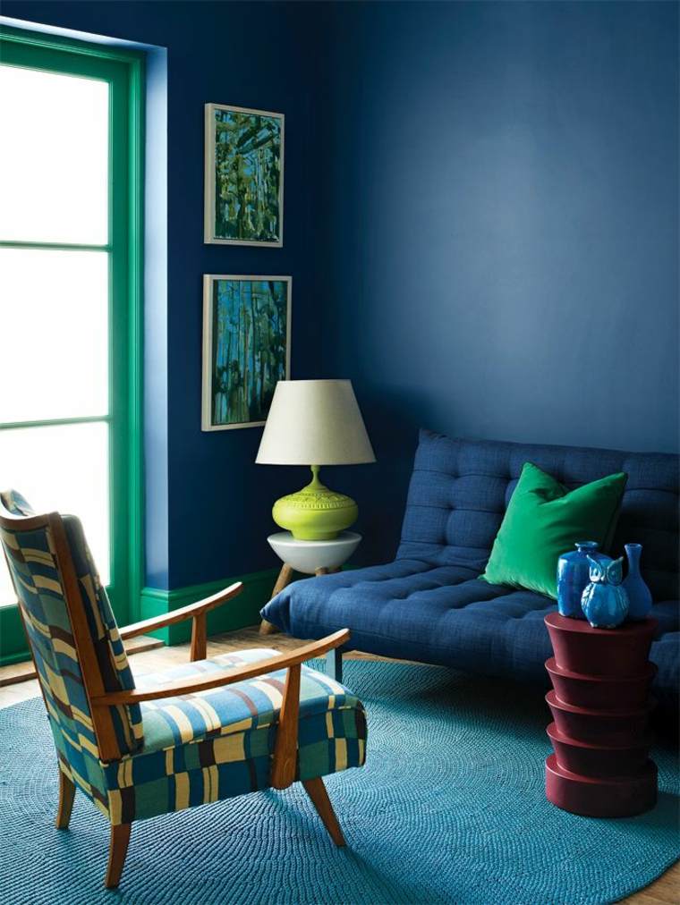 interni blu soggiorno divano idea moderna poltrona deco parete
