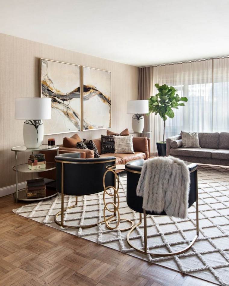 interior design soggiorno idea poltrona tappetino pianta deco divano in pelle