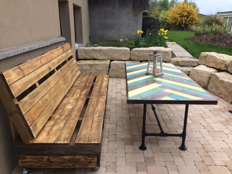 jeftini vrtni namještaj kauč paleta drvo DIY stolić za kavu