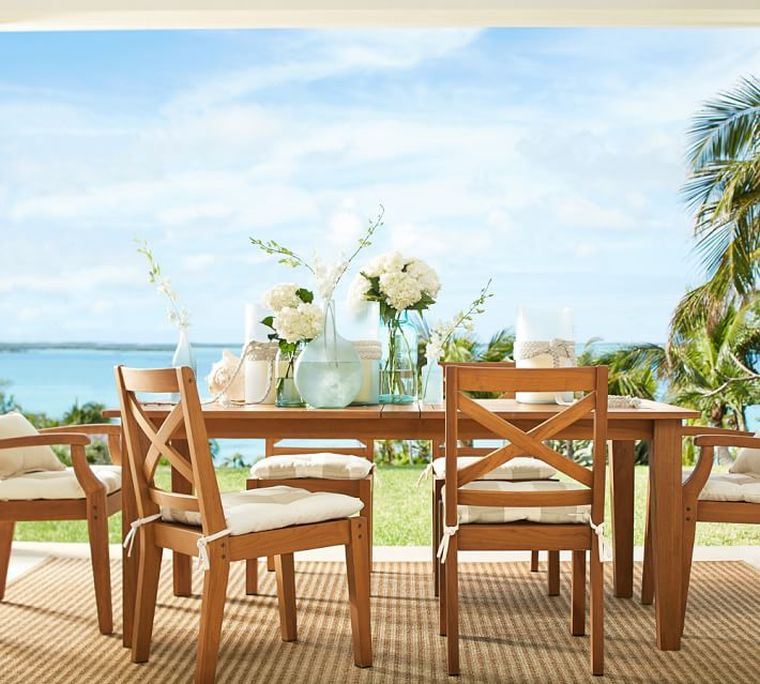 mobili da giardino in teak-tavolo-sedie-in-legno-massello-disposizione-zona-pranzo-