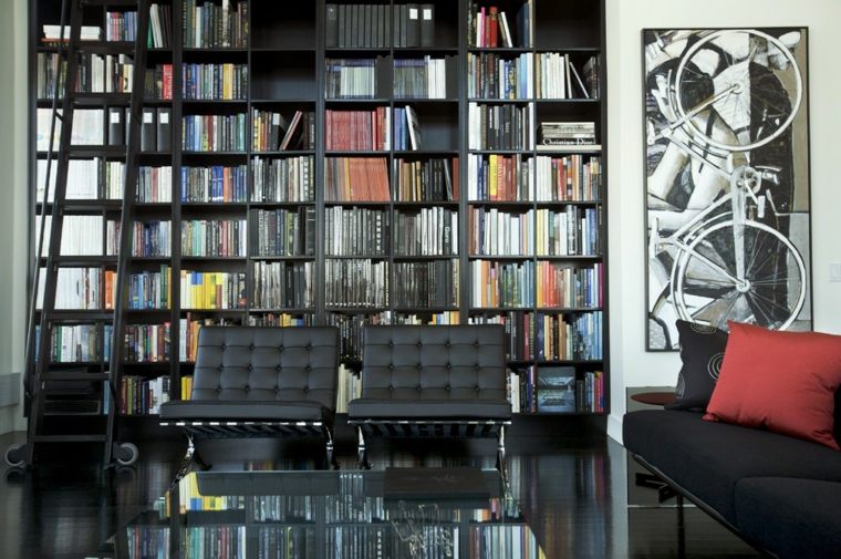soggiorno libreria idea poltrona in legno cuscini del divano in pelle nera