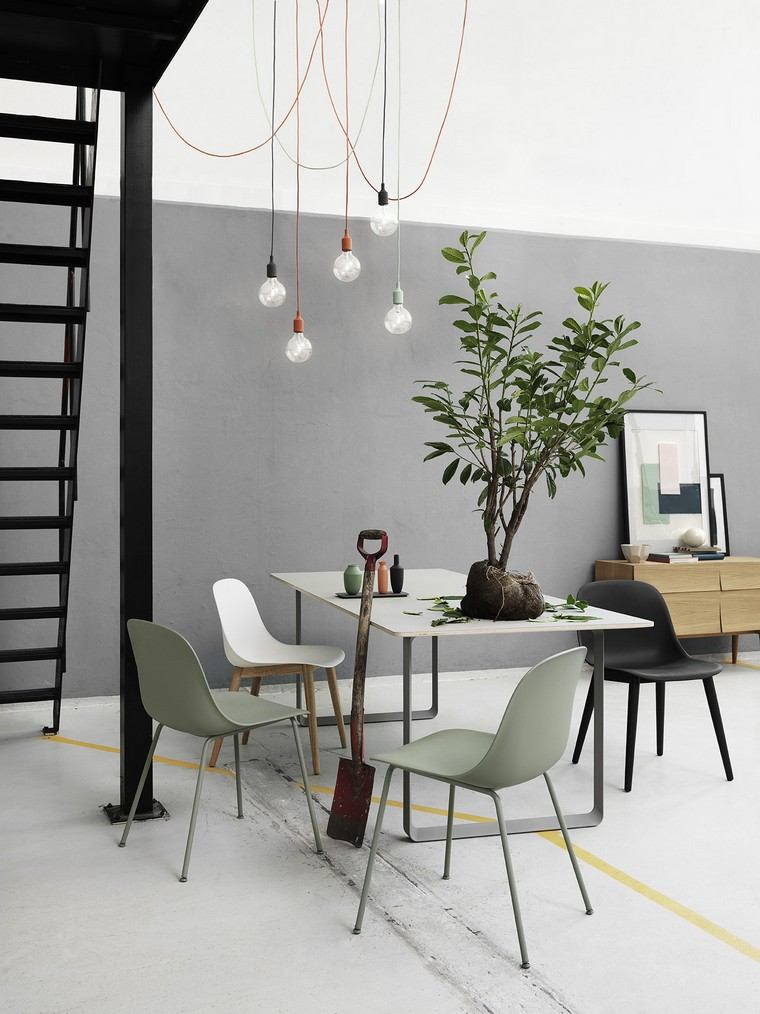 idea di interior design sala da pranzo pianta sedia illuminazione lampada a sospensione mobili in legno idea deco