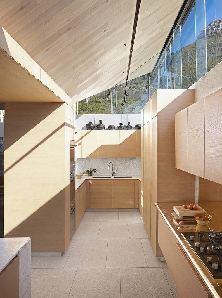 SAOTA Kloof 119A interni legno vetro minimalismo