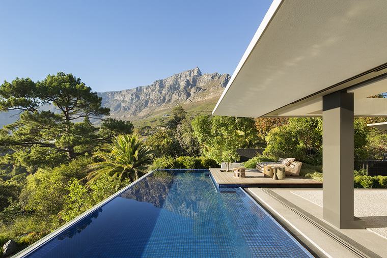 Saota KLOOF 119A piscina con vista sulle montagne rocciose