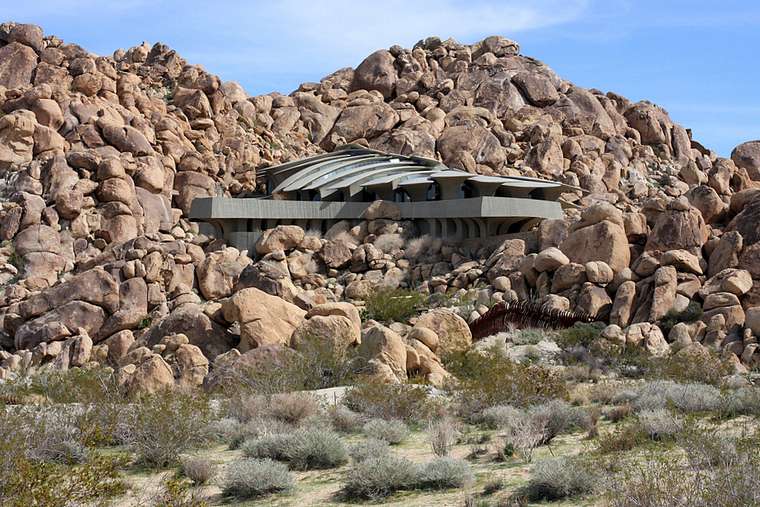 moderna skulptura kuća-pustinja-kellogg-nichee-stijene