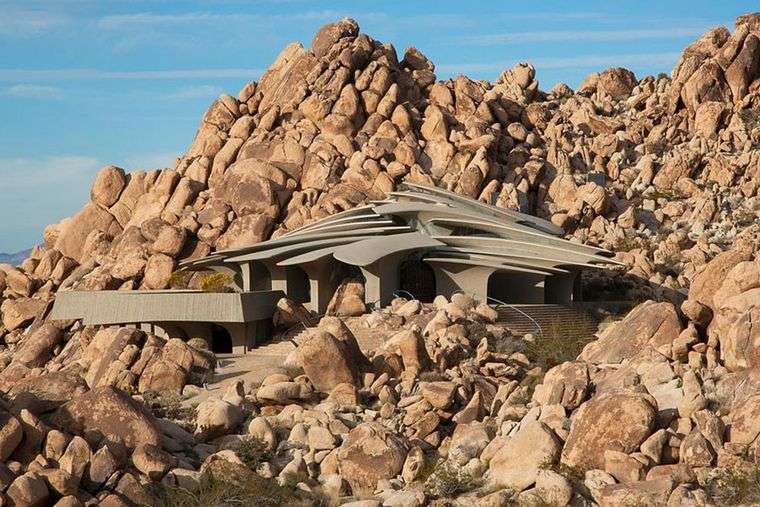 moderna skulptura kuća-pustinja-kellogg-pogled sprijeda
