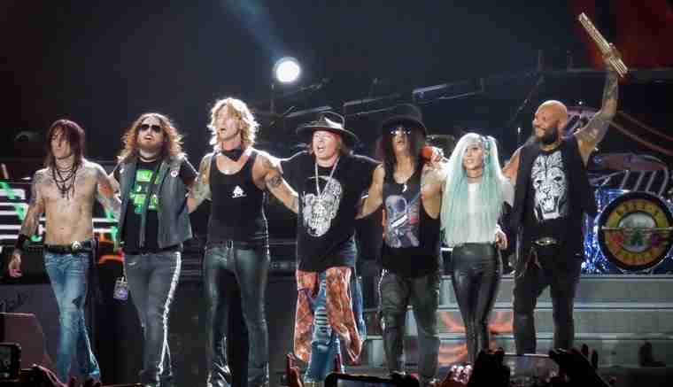 Fine concerto degli Slash Guns n Roses