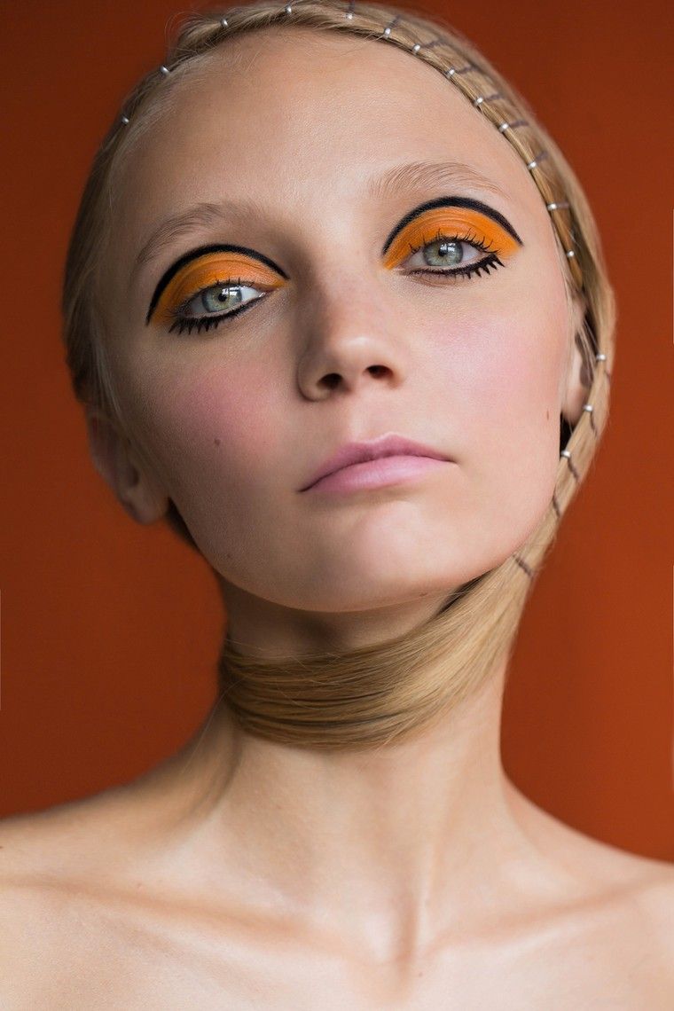 donna-trucco-facile-vintage-futuristico-moderno