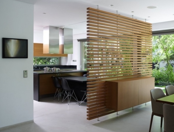home-layout-idea-originale-parete-vista-legno-breeze-cucina-zona-pranzo