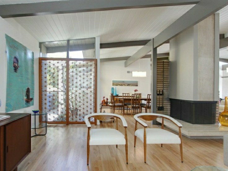 idea originale layout soggiorno sedia in legno bianco separare il parquet della stanza