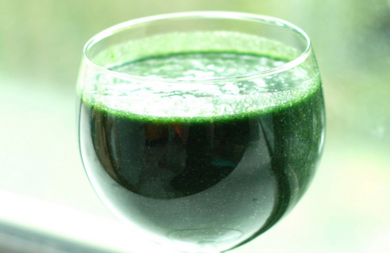 stiklinę spirulinos ryte