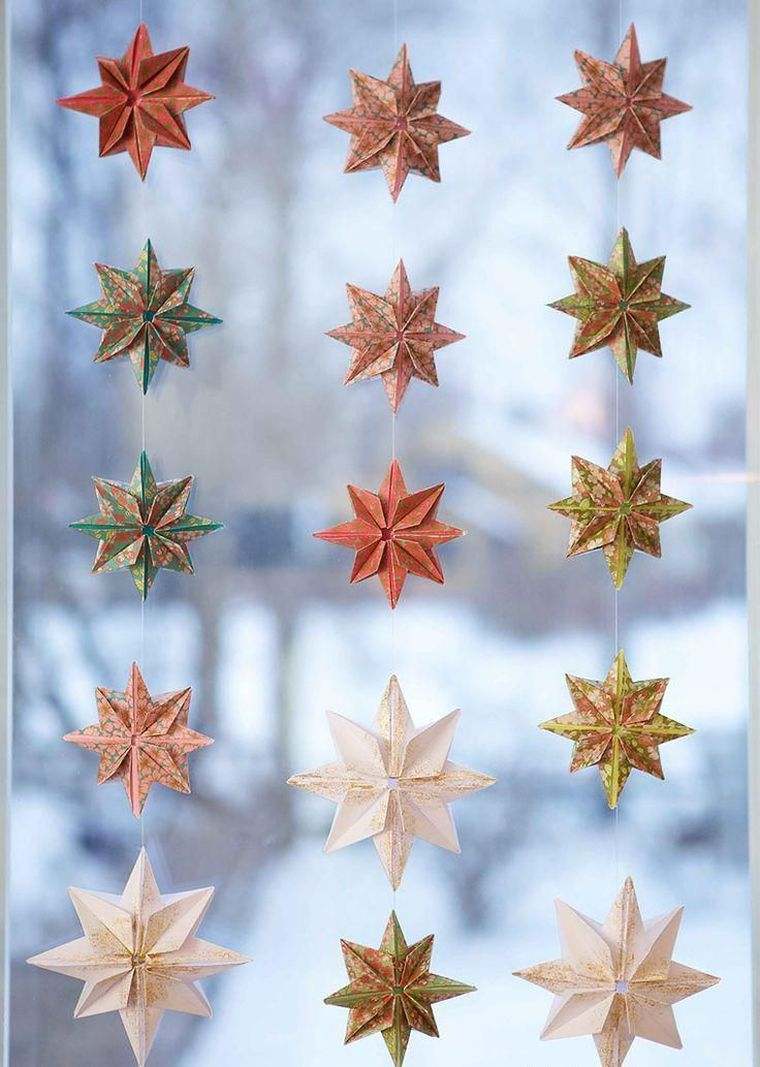 Ghirlanda di decorazioni natalizie per finestre per farsi di carta