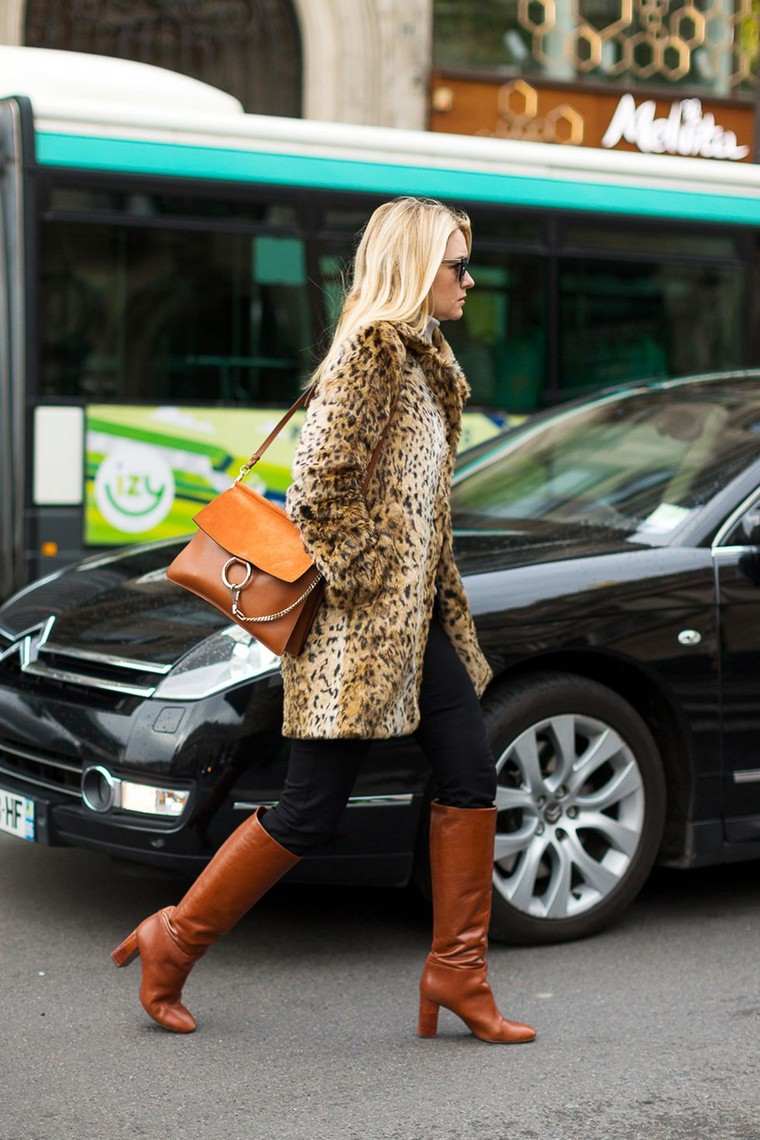 ulična moda žena leopard kaput